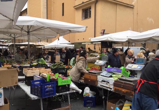 Imperia: stop all'accesso dei veicoli commerciali in via San Giovanni e in piazza Doria