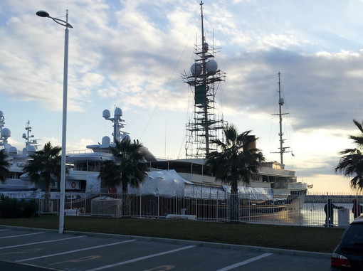 Lo yacht in questione di 90 metri Lo yacht in questione di 90 metri