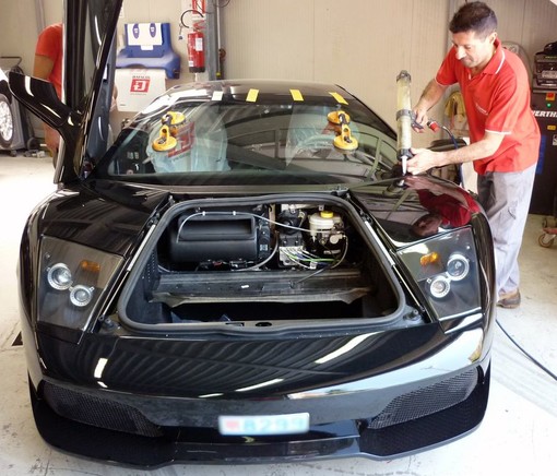 Parabrezza da riparare o sostituire? L'autocarrozzeria dei F.lli Manfredi di Ventimiglia e Bordighera ha oltre trent'anni di esperienza