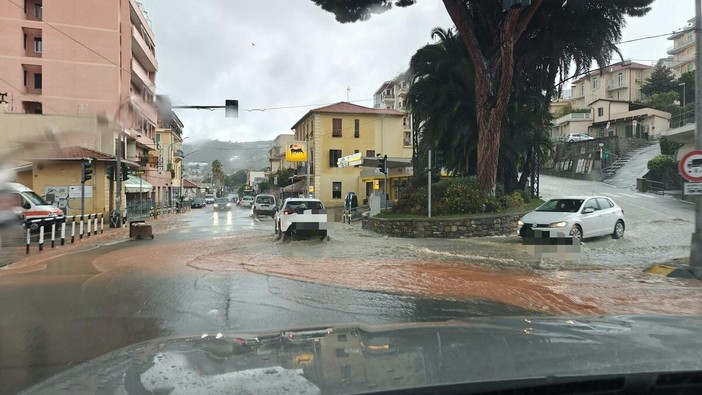 Maltempo, pochi temporali nel Ponente ma da domani torna la pioggia: non è esclusa una nuova allerta meteo Maltempo, pochi temporali nel Ponente ma da domani torna la pioggia: non è esclusa una nuova allerta meteo