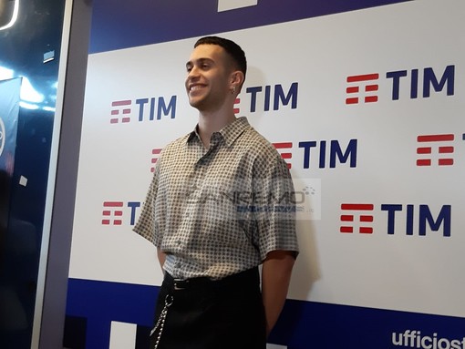 #Sanremo2019, Mahmood e le sue 'somiglianze': "Da Marracash a Di Maio è un attimo" (VIDEO) #Sanremo2019, Mahmood e le sue 'somiglianze': "Da Marracash a Di Maio è un attimo" (VIDEO)