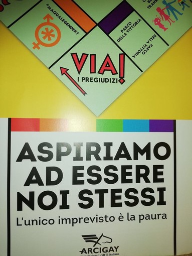 Sanremo: sabato i volontari di M.I.A. Arcigay in centro per consegnare preservativi e materiale informativo contro le malattie sessualmente trasmissibili Sanremo: sabato i volontari di M.I.A. Arcigay in centro per consegnare preservativi e materiale informativo contro le malattie sessualmente trasmissibili