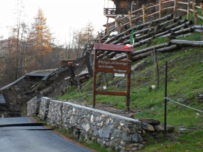 Monesi: sogni e ricordi scivolano via con il fango e la frana. La storia de "Il rifugio del Ramingo" Monesi: sogni e ricordi scivolano via con il fango e la frana. La storia de "Il rifugio del Ramingo"