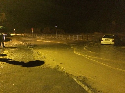 Ventimiglia: situazione maltempo alla foce del Roya, le foto e un video di un lettore