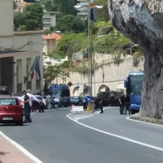 Ventimiglia: oltre cento migranti respinti dalla Francia, Ponte San Luigi chiuso per circa un'ora Ventimiglia: oltre cento migranti respinti dalla Francia, Ponte San Luigi chiuso per circa un'ora
