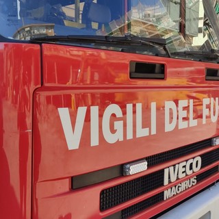 Giovane soccorso dai vigili del fuoco sul greto del torrente Impero: allarme in via Argine Sinistro Giovane soccorso dai vigili del fuoco sul greto del torrente Impero: allarme in via Argine Sinistro