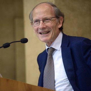 Il professor Mario Rasetti interviene all'incontro sulle nuove tecnologie a Diano Marina Il professor Mario Rasetti interviene all'incontro sulle nuove tecnologie a Diano Marina