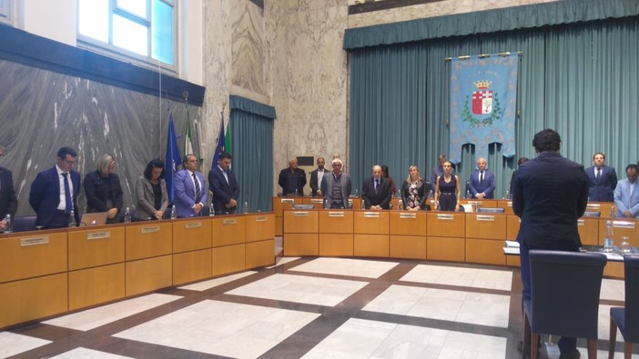 Imperia: il Consiglio Comunale osserva un minuto di silenzio per ricordare i due agenti uccisi a Trieste Imperia: il Consiglio Comunale osserva un minuto di silenzio per ricordare i due agenti uccisi a Trieste