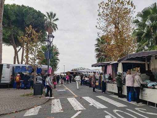 Ventimiglia, Super Karaoke in arrivo: modifiche ai mercati settimanali Ventimiglia, Super Karaoke in arrivo: modifiche ai mercati settimanali