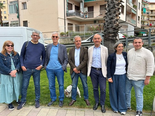 Sanremo, Alessandro Mager: "Nostro obiettivo riqualificare via Pietro Agosti con parcheggi e isole ecologiche" (Foto e video) Sanremo, Alessandro Mager: "Nostro obiettivo riqualificare via Pietro Agosti con parcheggi e isole ecologiche" (Foto e video)