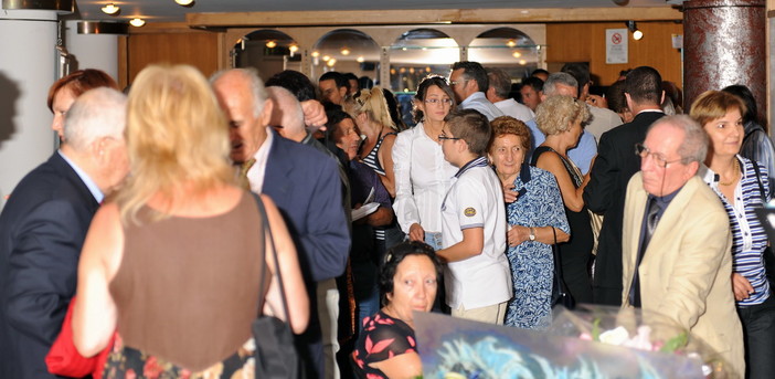 Sanremo: prosegue con successo la mostra della pittrice Ileana Della Matera all'Ariston