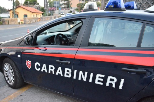 Sanremo: sorpresi a spacciare nei pressi di una scuola, due 30enni arrestati dai Carabinieri