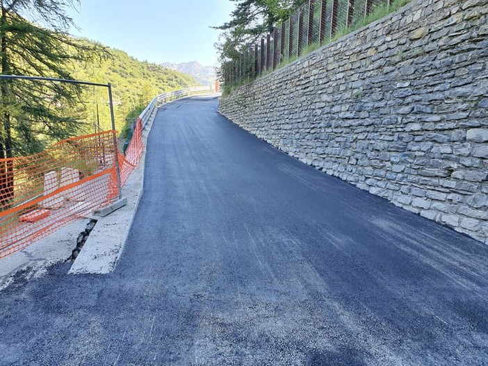Monesi, sabato riaprirà definitivamente la strada. L'assessore Scajola: "La Regione ha investito 3 milioni di euro. Crediamo nel rilancio del territorio" Monesi, sabato riaprirà definitivamente la strada. L'assessore Scajola: "La Regione ha investito 3 milioni di euro. Crediamo nel rilancio del territorio"