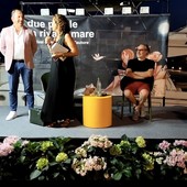 All'Hotel Riviera dei Fiori di San Lorenzo al Mare Matteo Bussola e il suo nuovo romanzo "Il sole nelle pozzanghere" (Video) All'Hotel Riviera dei Fiori di San Lorenzo al Mare Matteo Bussola e il suo nuovo romanzo "Il sole nelle pozzanghere" (Video)