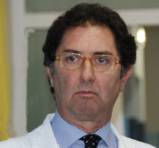 Bordighera: gli auguri di buon lavoro da parte del comitato Saint Charles al dott. Cotelessa Bordighera: gli auguri di buon lavoro da parte del comitato Saint Charles al dott. Cotelessa