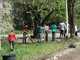 Molini di Triora: Comune, volontari e migranti al lavoro per ripulire l'area giochi (Foto)