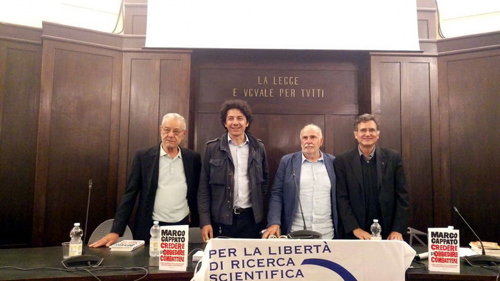 Imperia: Biblioteca gremita per l'incontro con Marco Cappato "Disobbedire a leggi sbagliate, è un dovere per cambiare le cose"