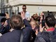 Sanremo: fan in delirio per Mahmood, il vincitore del Festival assediato per i selfie