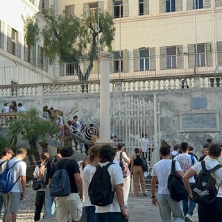 Maturità 2026, al via tra toto-autori e grandi anniversari: nei plichi si cercano il Nobel a Deledda, San Francesco e il mistero di Agatha Christie