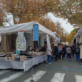 Ventimiglia, annullato il mercato settimanale di venerdì 4 settembre per la sicurezza della manifestazione “Super Karaoke” Ventimiglia, annullato il mercato settimanale di venerdì 4 settembre per la sicurezza della manifestazione “Super Karaoke”