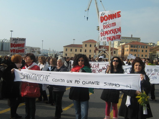 Imperia: anche le donne delle provincia oggi sono scese in piazza, le foto