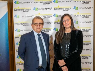 Il segretario generale di Mediafriends, Massimo Ciampa, con Chiara Osnago Gadda, event manager di Evolution Horizon Award Il segretario generale di Mediafriends, Massimo Ciampa, con Chiara Osnago Gadda, event manager di Evolution Horizon Award