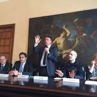 Matteo Renzi a incontra i sindaci delle zone alluvionate nelle province di Imperia e Savona. "Lavoriamo perché sulla somma urgenza ci sia il 100%" Matteo Renzi a incontra i sindaci delle zone alluvionate nelle province di Imperia e Savona. "Lavoriamo perché sulla somma urgenza ci sia il 100%"