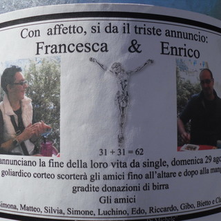 Manifesto funebre ad annunciare le nozze, ‘macabro’ scherzo da parte degli amici ad una coppia di Ospedaletti