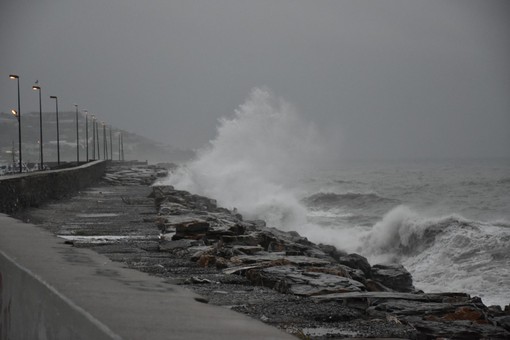 Maltempo, allerta arancione in Liguria per martedì: temporali persistenti e piogge fino a 15 ore Maltempo, allerta arancione in Liguria per martedì: temporali persistenti e piogge fino a 15 ore