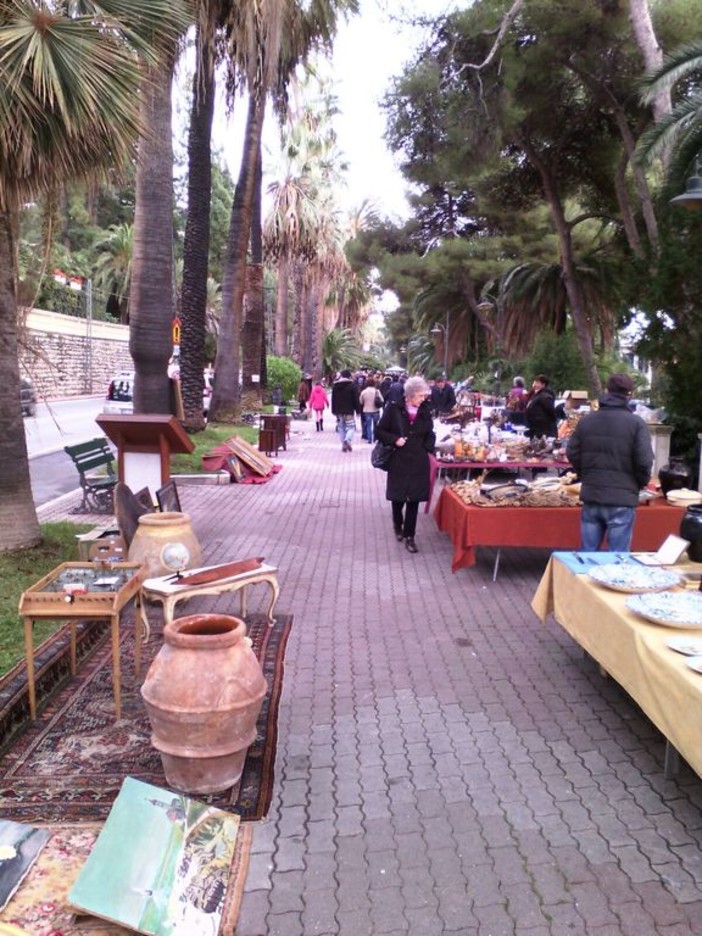 Domenica 22 Aprile ritorna il mercatino di antiquariato promosso dall'Associazione Belle Epoque e il Comune