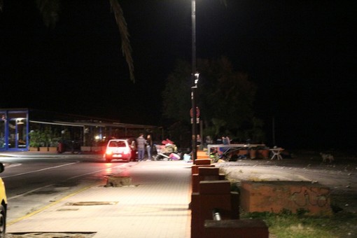 Ventimiglia: i migranti lasciano la foce del Roja. Il gruppo si dirige verso la Chiesa di San Nicola