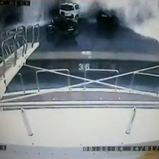 Dopo la mareggiata ed i controlli sul gasolio a Portosole molti comandanti vorrebbero boicottare Sanremo. In un video del 24 gennaio la furia del mare Dopo la mareggiata ed i controlli sul gasolio a Portosole molti comandanti vorrebbero boicottare Sanremo. In un video del 24 gennaio la furia del mare