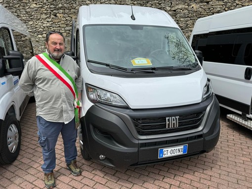 Trasporto scolastico nell'entroterra, a Pigna arriva un nuovo mezzo (Foto)
