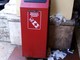 Imperia: contenitore troppo pieno, cumulo di medicinali scaduti sotto i portici di via Bonfante (foto) Imperia: contenitore troppo pieno, cumulo di medicinali scaduti sotto i portici di via Bonfante (foto)