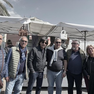 'Per Bordighera' al mercato del giovedì, Iacobucci: "Opportunità di sviluppo economico che deve essere integrato con la città" (Foto e video)