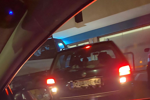 Imperia, tentano furto a furgone sull’Argine destro: scoperti, scatta l’inseguimento ma riescono a fuggire imboccando l’A10