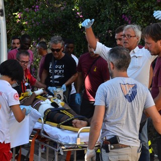 Ventimiglia: migrante tenta la fuga oltre confine passando sui binari ma rimane ferito dopo il passaggio di un treno Ventimiglia: migrante tenta la fuga oltre confine passando sui binari ma rimane ferito dopo il passaggio di un treno