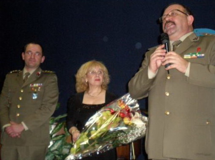 Sanremo: gradito ritorno con successo alla base militare per la poetessa Salamone Sanremo: gradito ritorno con successo alla base militare per la poetessa Salamone