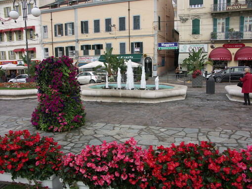 Sanremo: nuova vita per la fontana di piazza Colombo, ultimata la manutenzione