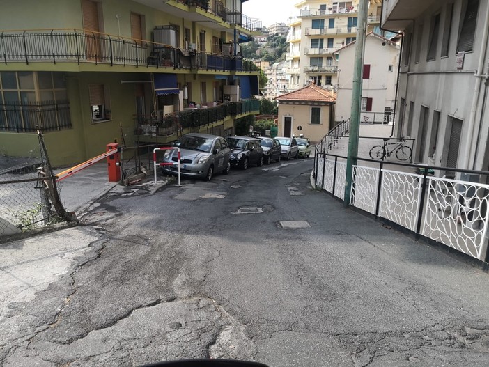 Sanremo: strada Borgo in condizioni di degrado e insicurezza, le richieste di una nostra lettrice Sanremo: strada Borgo in condizioni di degrado e insicurezza, le richieste di una nostra lettrice