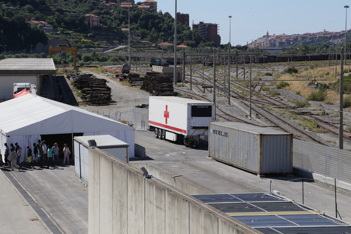 Ventimiglia: al Parco Roja distribuite 720 colazioni ma hanno dormito nel campo 420 migranti Ventimiglia: al Parco Roja distribuite 720 colazioni ma hanno dormito nel campo 420 migranti