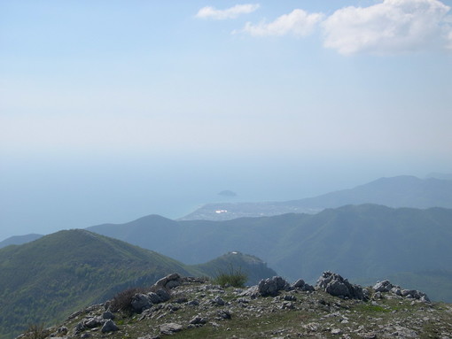 Domenica prossima, escursione alla scoperta dell’anello del Monte Carmo con le guide di Ponente Experience Domenica prossima, escursione alla scoperta dell’anello del Monte Carmo con le guide di Ponente Experience