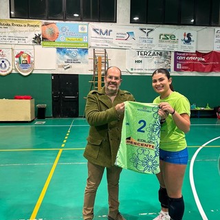 Volley: nel progetto sportivo 'Mazzu', consegnata la nuova maglia Volley: nel progetto sportivo 'Mazzu', consegnata la nuova maglia