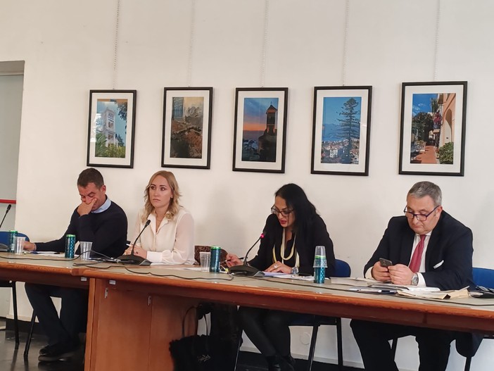 Bordighera, in consiglio comunale sbarca la mozione della minoranza sull'istituzione della commissione Peba: scoppia il dibattito Bordighera, in consiglio comunale sbarca la mozione della minoranza sull'istituzione della commissione Peba: scoppia il dibattito