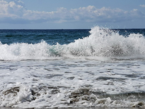 Maltempo: mentre viene prolungata l'allerta sullo spezzino da noi ancora una giornata di vento forte e mareggiata Maltempo: mentre viene prolungata l'allerta sullo spezzino da noi ancora una giornata di vento forte e mareggiata