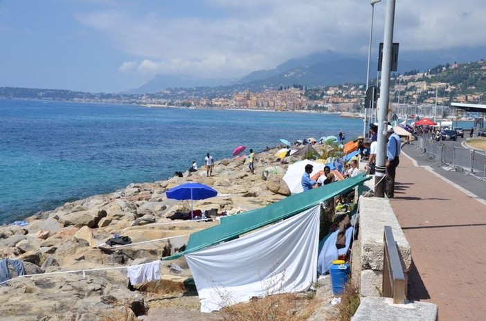 La scogliera di Ponte San Ludovico nell'estate 2015