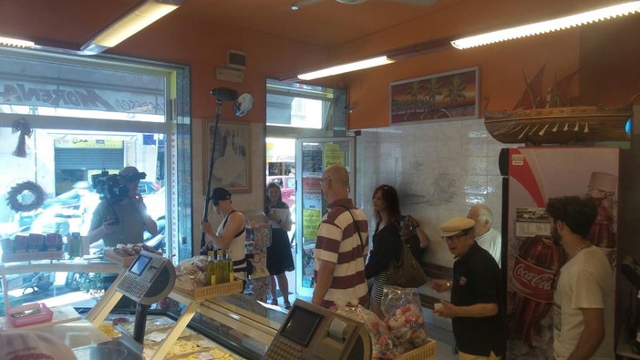 Ventimglia: l'esercizio commerciale 'La Pasta Fresca Morena', diventa set televisivo per una emittente finlandese