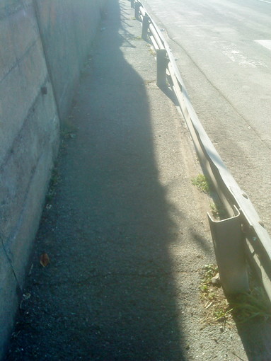 Pulizia marciapiedi a Roverino di Ventimiglia: i ringraziamenti di un lettore