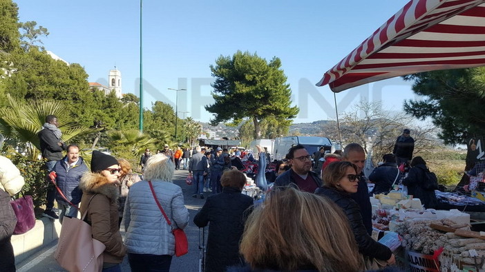 Imperia: si sposta sul lungomare Vespucci la fiera dell'Angelo rione di Oneglia Imperia: si sposta sul lungomare Vespucci la fiera dell'Angelo rione di Oneglia