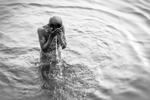 Vallebona ospita “Il Viaggio Dentro”: la mostra fotografica di Debora Roggeri tra arte, spiritualità e meditazione